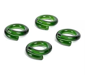 Anneaux de serviette en résine de haute qualité avec pierres naturelles intégrées et offrant une ambiance luxueuse et terreuse pour les occasions spéciales - Product Image 1