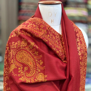ผ้าคลุมไหลแคชเมียร์สีแดงเนื้อแน่น พร้อมลายปักคลาสสิกที่ระบายอากาศได้ดี เหมาะสำหรับชุดเจ้าสาวและแฟชั่นชาติพันธุ์ในฤดูหนาว - Product Image 2