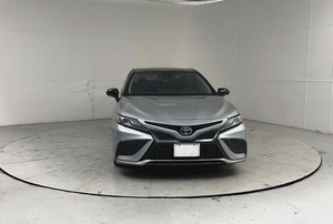 รถยนต์โตโยต้า แคมรี่ ไฮบริด SE ปี 2024 สีเงิน รถซีดาน พวงมาลัยซ้าย เกียร์อัตโนมัติ ไมล์น้อย 4 ประตู ประหยัดน้ำมัน หลังคาพาโนรามา เบาะหนัง - Product Image 3