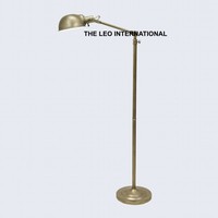 Art moderne créatif trépied Vertical lampadaire moderne doré modèle LED métal pour salle d'étude lampadaire décoratif
