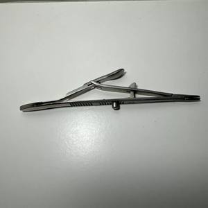 Porta agujas Precision KALT de 14 cm con mecanismo de bloqueo seguro para SUTURA QUIRÚRGICA - Product Image 4