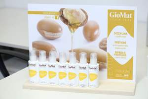 Huile capillaire ARGAN OIL FLUID SHINE pour tous types de cheveux avec effets texturisants et brillants, tenue légère, formule italienne - Product Image 3