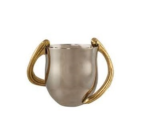 Tazas de metal elegantes y versátiles con un gran diseño contemporáneo con mango dorado ideal para amantes del café y configuraciones de bar en casa - Product Image 3