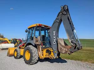 Chargeuse-pelleteuse John Deere 410K 2025 avec godet à attache rapide, boîte de vitesses, pompe, moteur et composants essentiels disponibles - Product Image 2