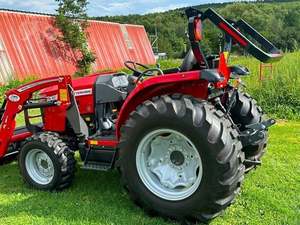 รถแทรกเตอร์ฟาร์มขนาดเล็ก Massey Ferguson FL2611 ขับเคลื่อน 4 ล้อ 40 แรงม้า มือสอง พร้อมเครื่องยนต์ เกียร์ และปั๊ม - Product Image 5