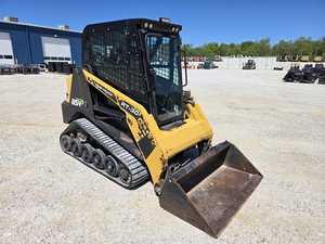 Chargeuse compacte sur chenilles ASV RT30 d'occasion avec godet pour travaux agricoles et de construction - Product Image 4
