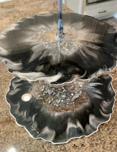 Soporte de pastel de 3 niveles de resina epoxi de diseño líder con bordes en forma de barra de Metal chapado en oro esencial para cumpleaños de Tradebit - Product Image 6