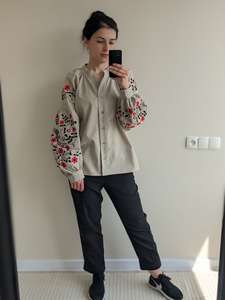 เสื้อเบลาส์ผ้าลินินจากยูเครนเสื้อเบลาส์สไตล์วินเทจซักได้ปักลายดอกไม้แขนพัฟสีแดงดำ - Product Image 6