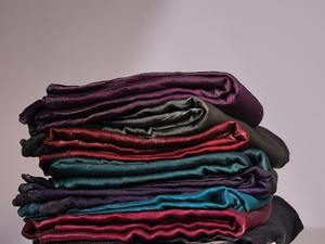 Tissu satiné Tora de qualité supérieure, brillant et lisse, pour la confection de robes ou de vêtements et de mode, disponible au prix d'exportation - Product Image 5