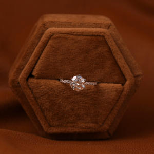 แหวนหมั้นเพชรที่โตแล้วได้รับการรับรองจากอีจีไอ2.00CT ทอง10KT แข็งสไตล์อินเทรนด์พร้อมแหวนเน้นเสียงดี - Product Image 6