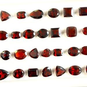 พลอยโกเมนสีแดงธรรมชาติแบบหลายเหลี่ยมเพชรพลอยหลวมสำหรับทำเครื่องประดับลูกปัดหินโกเมน4x6-8x10mm จากผู้ผลิตอินเดียจำนวนมาก - Product Image 6