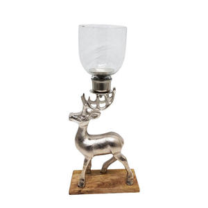 Bougeoir en aluminium et verre avec base en bois, couleur argent et naturelle, pour décoration de Noël et de mariage. - Product Image 4