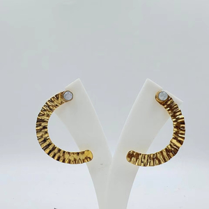 Boucles d'oreilles en perles Sterling plaquées or glamour minimaliste Accessoire de mariage élégant classique pour les femmes pour les fêtes et les cadeaux - Product Image 1