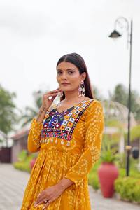 Lancement de Navratri spécial kodi dentelle et robe tissu fausse georgette avec travail de broderie & vrai travail de miroir - Product Image 6