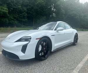 Offre exceptionnelle : Porsche Taycan 4S d'occasion 2020, propre et prête à être expédiée - Product Image 1