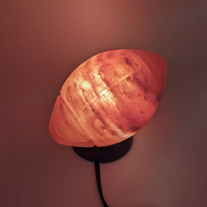 โคมไฟเกลือทำด้วยมือคุณภาพระดับพรีเมี่ยมแกะสลักลูกฟุตบอลที่สง่างามเทคนิคสัมผัสจริงงานฝีมือไม้ธรรมชาติ - Product Image 4