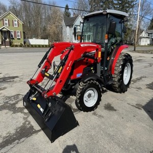 Mini Tractor Usado Massey Ferguson 2850M, 20 HP, 4WD, Tractor Compacto Profesional, Construcción Duradera, Motor Potente para Trabajos de Cuidado del Terreno - Product Image 1