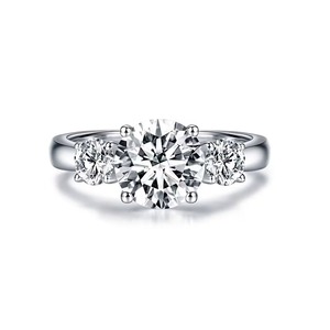 Anillo de Compromiso Trilogía Brillante Redondo con Diamantes Cultivados en Laboratorio F-SI2, Oro Sólido de 14K, Engaste Trilogía, Regalo para Ocasiones Especiales - Product Image 2