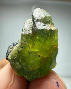 Espécimen de Cristal de Peridoto Natural Directamente de la Fuente - Product Image 5
