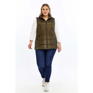 Chaleco Acolchado con Bolsillos RMG para Mujer, Talla Grande, Cómodo y Elegante, Color Caqui, Sin Mangas, Colección Otoño Invierno - Product Image 6