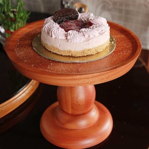 Support à gâteau en bois avec logo personnalisé pour la décoration de l'événement - Product Image 1