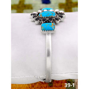 Pulsera Artesanal del Suroeste de Cuero de Búfalo Blanco con Santa María y Plata de Ley, Accesorio de Moda - Product Image 2