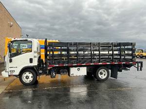 Camión Tractor Comercial de Servicio Pesado 6x4 con Plataforma Plana, Equipado con Racks de Estacas/Puerta Trasera Elevadora, Diésel para Operaciones en Carretera - Product Image 5