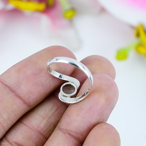 Nouvelle Arrivée Vintage Argent Plaqué Rose Quartz Gemstone Anneau À La Mode 925 En Argent Sterling À La Main Lunette Réglage Bijoux De Mariage - Product Image 3