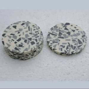 Elegante Juego de Posavasos de Nácar con Incrustaciones de Concha y Diseño Clásico de Latón, Hecho a Mano para Bodas y Eventos Especiales - Product Image 1