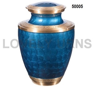 Urne funéraire en laiton pour cendres humaines - Product Image 1