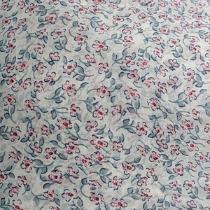 Tissu d'impression numérique élégant à 100% en polyester, couleurs vives, doux et durable, parfait pour la décoration d'intérieur à la mode. - Product Image 1