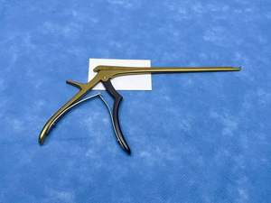 Haute qualité CE Kerrison Rongeur 40 degrés jusqu'à 3mm base d'instrument chirurgical en acier inoxydable de qualité allemande - Product Image 3