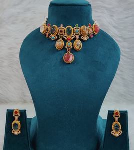 Collier Polki en laiton de qualité supérieure avec de magnifiques boucles d'oreilles, ensemble de collier traditionnel indien minimaliste pour mariage, tenue de soirée - Product Image 1