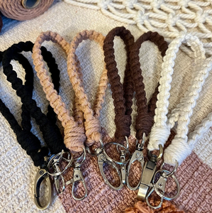 Llavero de Macramé Hecho a Mano de Moda - Product Image 1