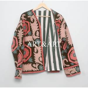 Veste matelassée en velours Suzani faite à la main, style vintage, brodée, manteau bohème, veste en coton écologique pour femmes, artisanat distinctif - Product Image 6