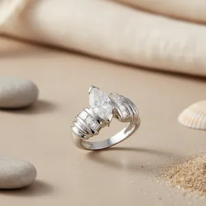 Anillo Romántico de Plata con Corte Marquesa para Mujer con Incrustaciones de Circonita Baguette, Chapado en Platino y Rodio, Joyería Fina para Promesas - Product Image 1