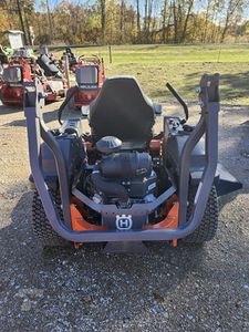 เครื่องตัดหญ้าแบบ Zero Turn Husqvarna Z460 รุ่นปี 2024 สำหรับใช้งานเชิงพาณิชย์ กำลัง 23 แรงม้า ขนาด 60 นิ้ว พร้อมแท่นตัดแบบ Fabricated Deck ระบบส่งกำลัง Parker HTE สำหรับมืออาชีพ - Product Image 6