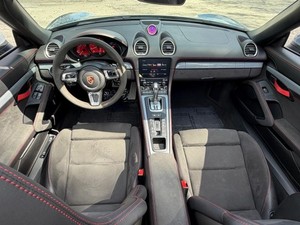 IMPRESIONANTE Porsche 718 Spyder Convertible 2023, 2 Puertas, Transmisión Automática - Product Image 2