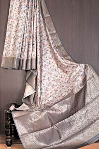 Saree ดีไซเนอร์ที่มีขอบการทอผ้าและการพิมพ์ที่ดีพร้อมกับ zari butti ขนาดเล็กที่สวยงามใช้ได้ทั้งส่าหรี - Product Image 6