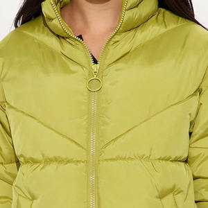 Chaqueta acolchada para niñas, cuello alto, cierre de cremallera y bolsillo, tela de poliéster, logotipo personalizado ajustable y transpirable con mangas completas - Product Image 4