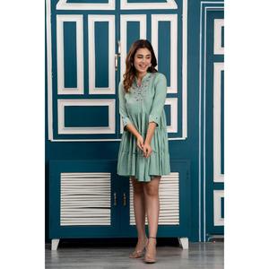 Vestido Corte Mini y Acampanado de Rayón Verde Pista con Bordado - Product Image 4