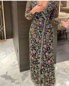 Robe de soirée de bal de fin d'année luxueuse et élégante pour femmes, sans manches, en dentelle brodée, col en V, tissu en tulle - Product Image 6