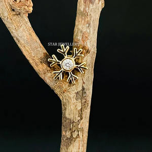 Piercing d'oreille en diamant flocon de neige en or massif 14 carats. - Product Image 2