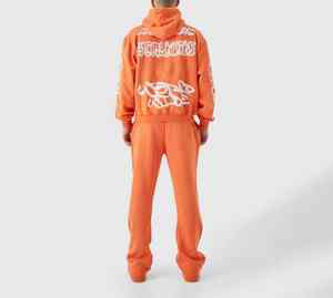 Chándal duradero con estampado en relieve que ofrece un diseño texturizado en relieve y una tela interior suave, perfecto para el uso diario en la calle. - Product Image 6