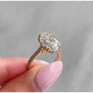 Anillo de Compromiso con Diamante Ovalado de 3.00ct Cultivado en Laboratorio, Doble Garra y Halo Oculto, Certificado IGI - Product Image 6