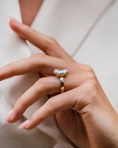 Anillo de compromiso blanco de corte ovalado de 12x8mm | Anillo de bodas solitario para Mujer | Banda de oro Moissanite CZ Proveedor de joyería nupcial - Product Image 6