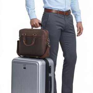 Sac messager pour ordinateur portable en cuir véritable brun foncé, sac à main d'affaires unisexe fait à la main pour le travail et l'utilisation d'un ordinateur portable, léger - Product Image 3