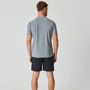 T-shirt Quarter Fitness de haute qualité pour homme-Confortable, respirant et parfait pour les entraînements, la course et les activités de plein air - Product Image 3