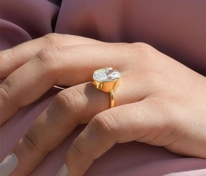 Anillo de compromiso de diamante cultivado en laboratorio de 3.00 ct, estilo vintage, corte ovalado largo, solitario con engaste de bisel, chapado en rodio, oro amarillo de 14K, para fiesta - Product Image 2