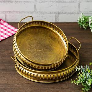 Plateau de service traditionnel en laiton le plus vendu avec corps rond et utilisation pour les festivals et décor de table disponible au meilleur prix - Product Image 2